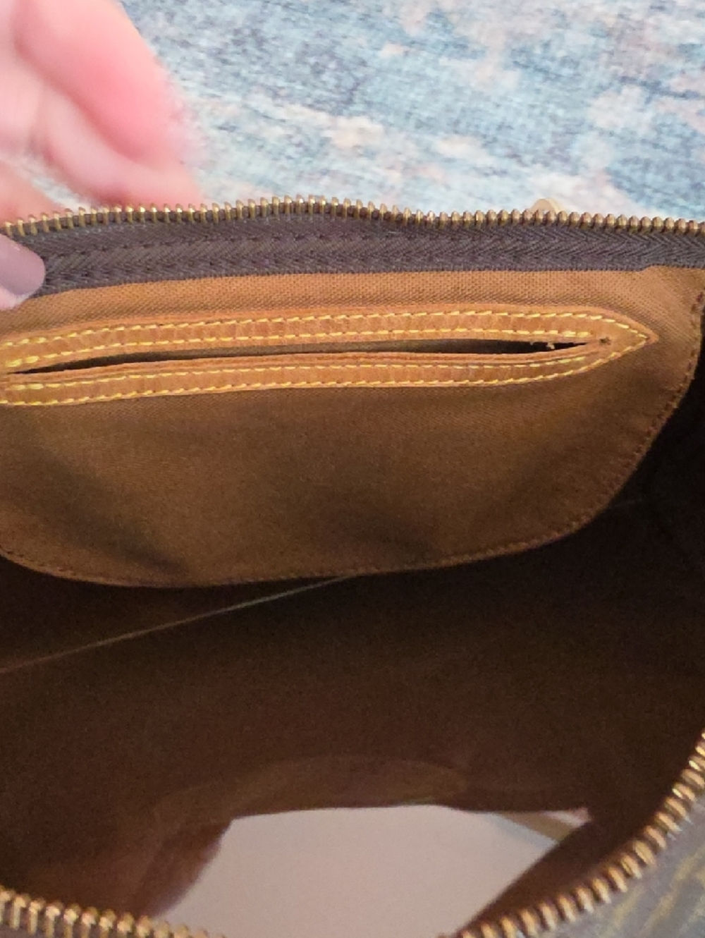 Impeccable Vintage Louis Vuitton Speedy 35 Monogram Satchel - Picture 14 of 15